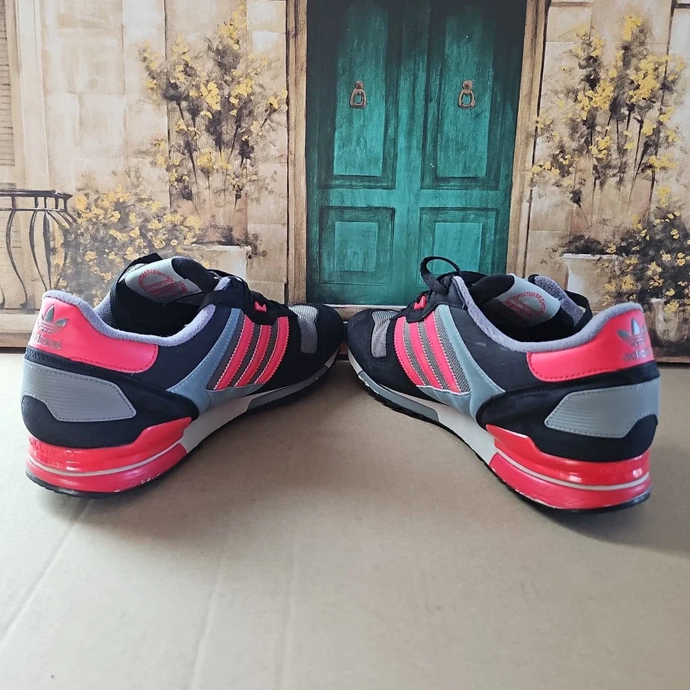 Size 11- ZX 700 adidas Black Grey and Red